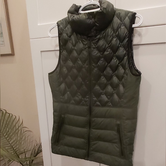 Calvin Klein Performance quilted vest - Picture 1 of 9